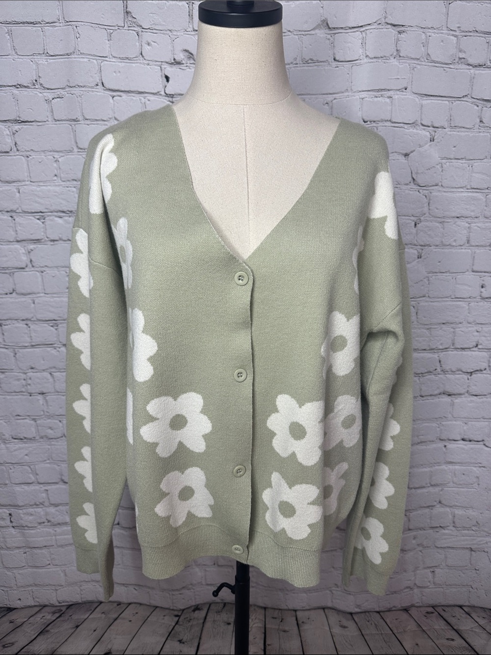 AnnieWear Sage Green Daisy Floral Button Front Cardigan Sweater Size 1X